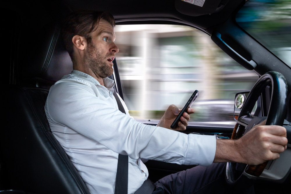 When a Texting Driver Ignores Traffic Signals and Causes Serious Injuries